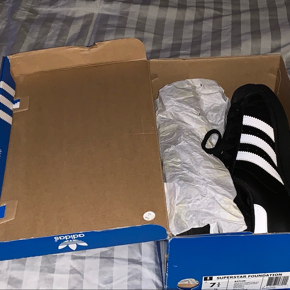 Adidas Shell Tops - Picture 3 of 4